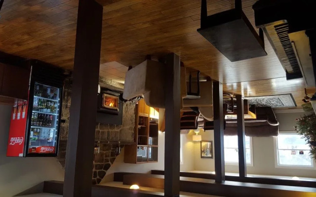 Oakview Lodge & Marina