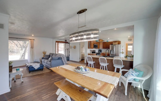 Charming Riverfront Retreat in Monticello!