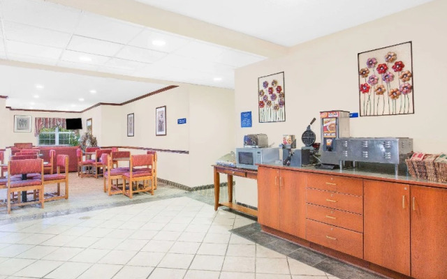 Beckley East Microtel Inn / Suites