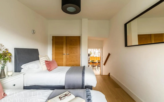 Stunning 5 Bedroom New Build With Amazing Views