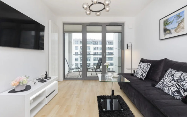 Obrońców Wybrzeża Gdynia by Renters