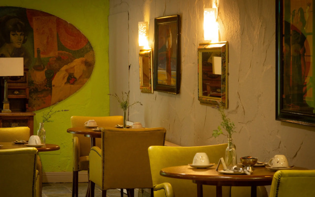 Ashley Hotel