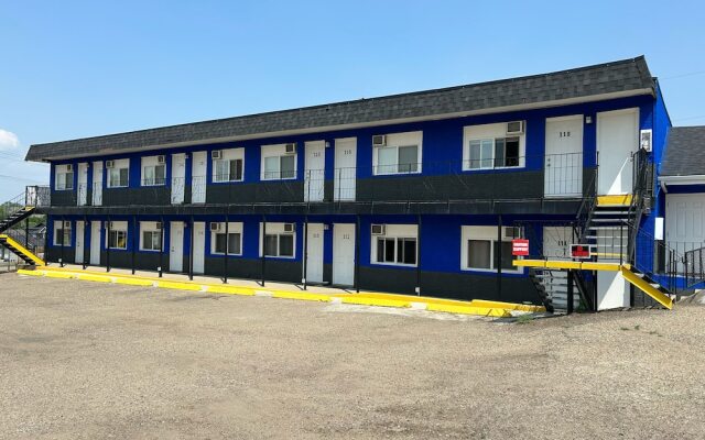 Riverside Motel & Suites