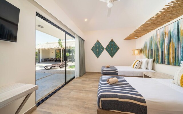 New Oasis in Gated Community With Pool Breakfast