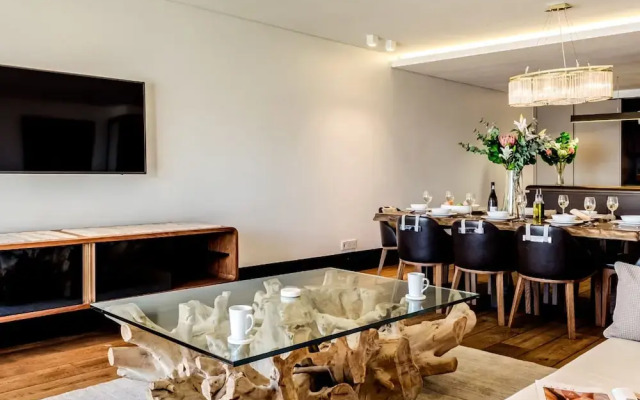 Chic Apartment w Amazing Views Dunmore Luxe
