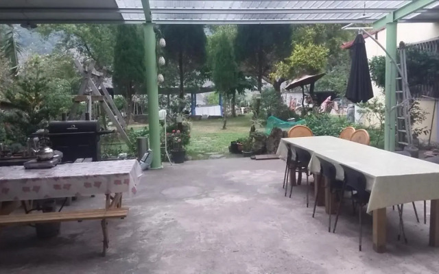Niuniu & Meng Ka Homestay