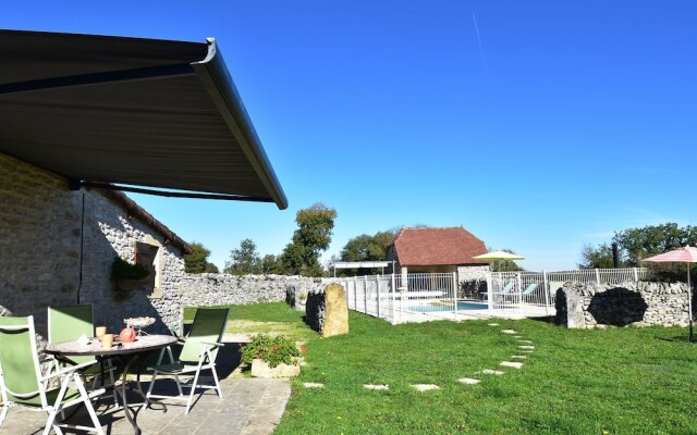 Authentic Holiday Home with Private Swimming Pool And Stunning View in France