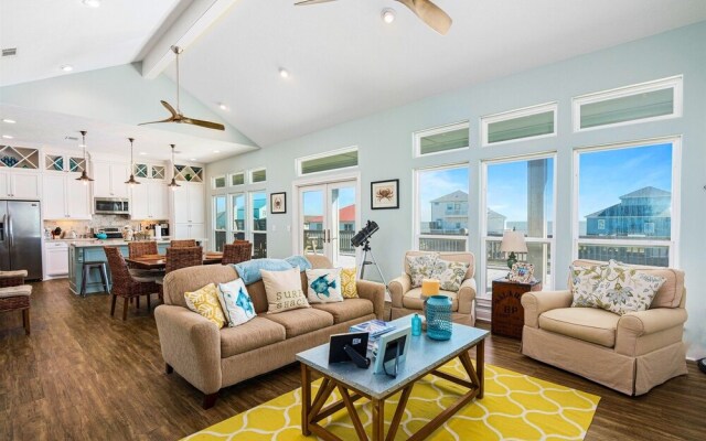 Sweetsol 4 Bedroom Home by RedAwning