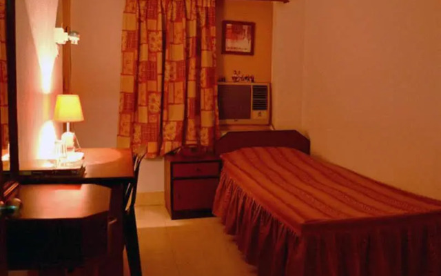 OYO 43924 Harry Guest House