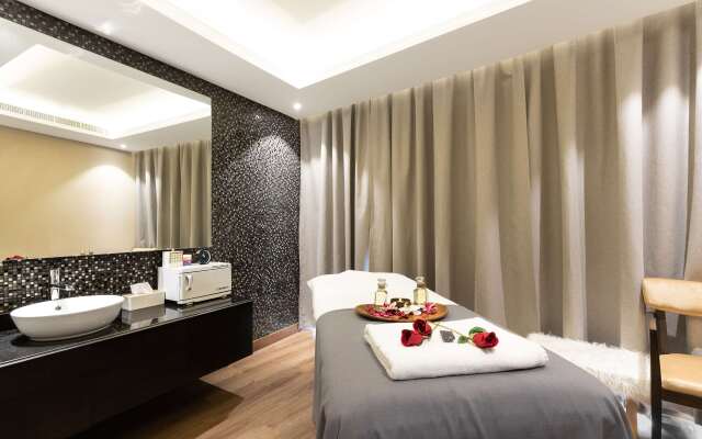 Radisson Blu Hotel, Dubai Canal View Hotel