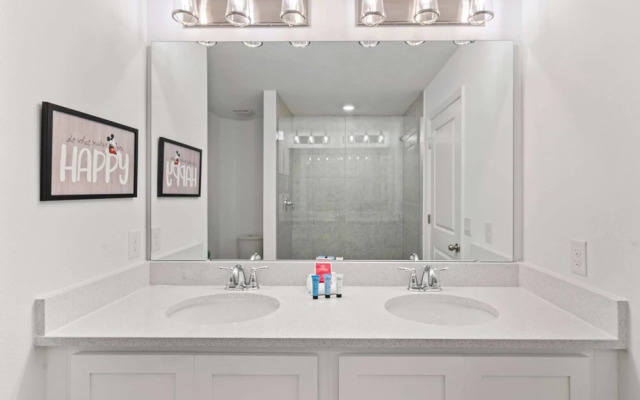 1043 Plantation Lane