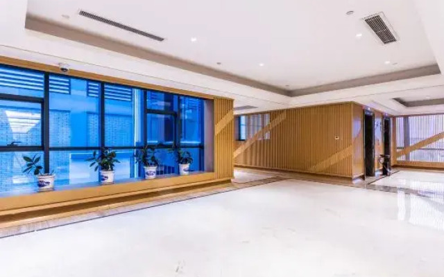 Caoejiang Yacht Resort Hotel