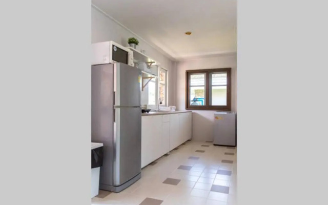 F4 Beach house Kitchen BBQ 3 bedrooms Large yard