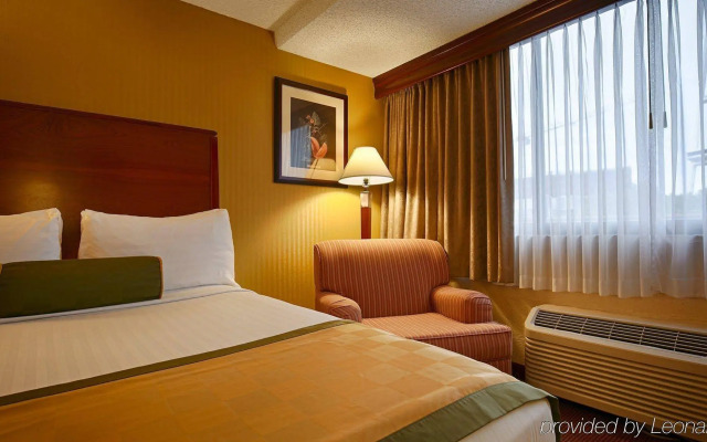 Executive Inn by the Space Needle