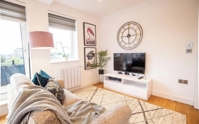 Luxurious 2-Bedroom Flat in Slough