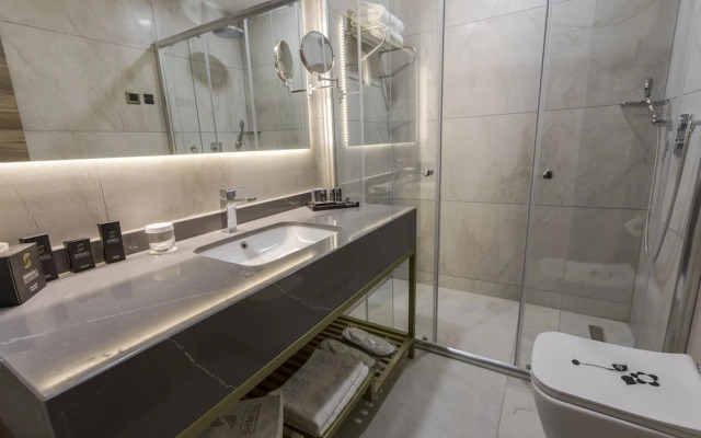 Shimall Deluxe Hotel