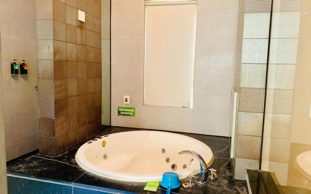 Her Home Spa Motel Chiayi