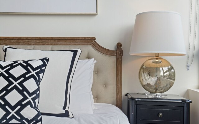 New Luxury Apartment Walking to Shops & Cinema