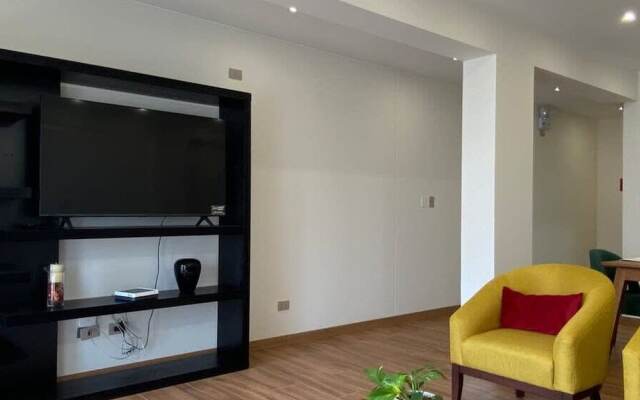 Beautiful 3BR With Balcony in Miraflores