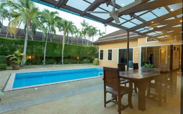 Tim buktu 4BR Jacuzzi WalkVillaMarket170
