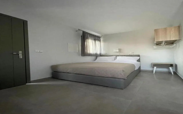 Anax Apartments