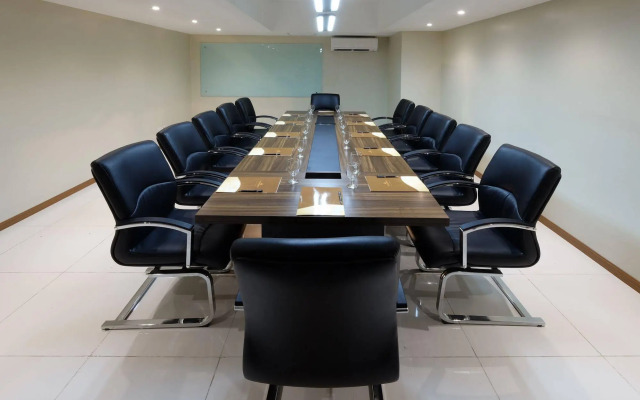 Golden Prince Hotel and Suites