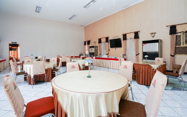OYO 1346 Sinergi Hotel Gresik