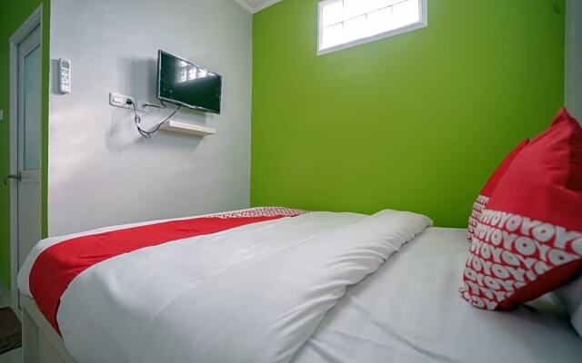 Vaccinated Staff - OYO 948 Vivi Residence Syariah II