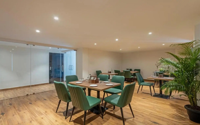 Treebo Premium Vapr Ashok Nagar