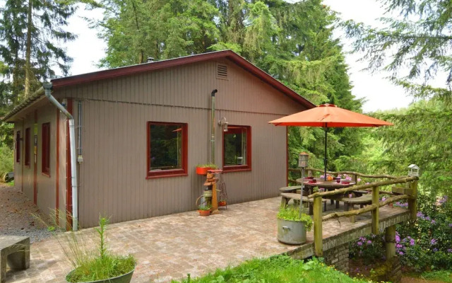 Lively Holiday Home With Garden, Barbecue, Garden Furniture