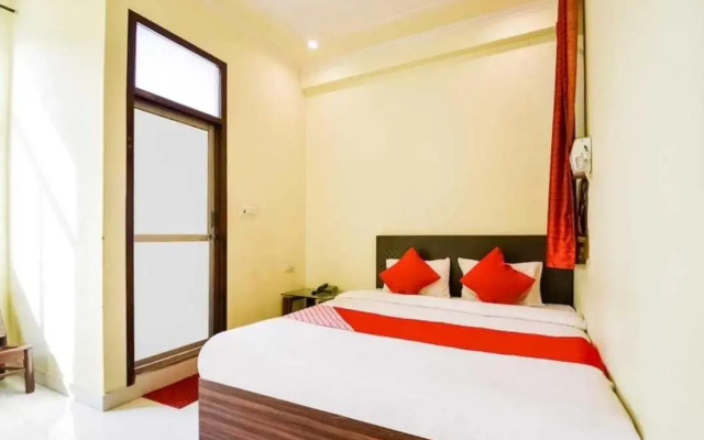OYO Flagship 80511A Hotel Manyvar