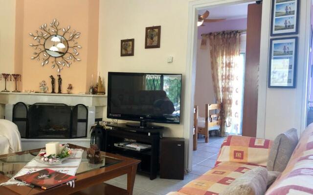 Gerakini 2BR Apt with Shared Pool