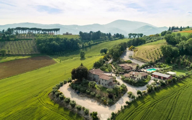 Secluded Mansion in Perugia with Hot Tub