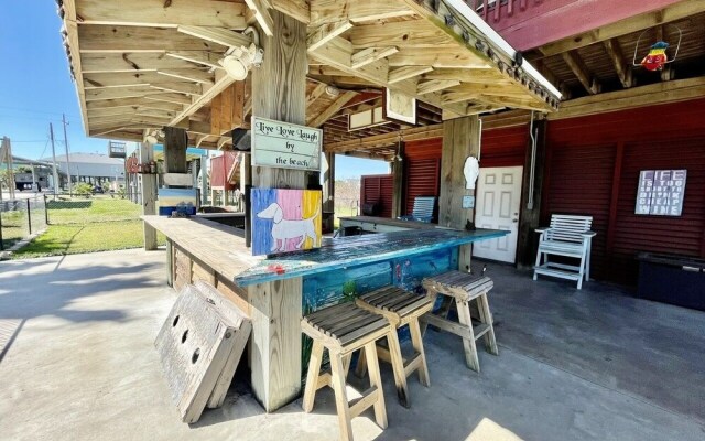 Crazy Cajun 2 Bedroom Home