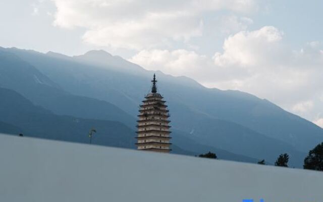 Yuqi·Banshan Homestay (Dali Ancient City South Gate)