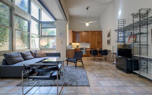 A Beautiful 2 bdr House in the Heart of Plaka