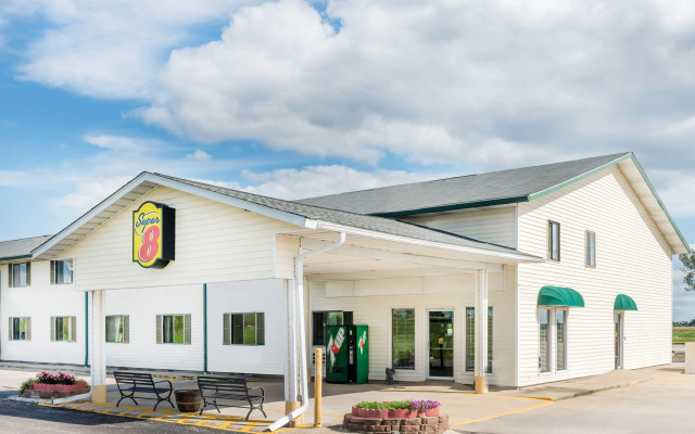 Super 8 by Wyndham Okawville