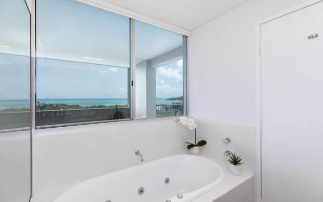Sea Forever on Azure - Airlie Beach