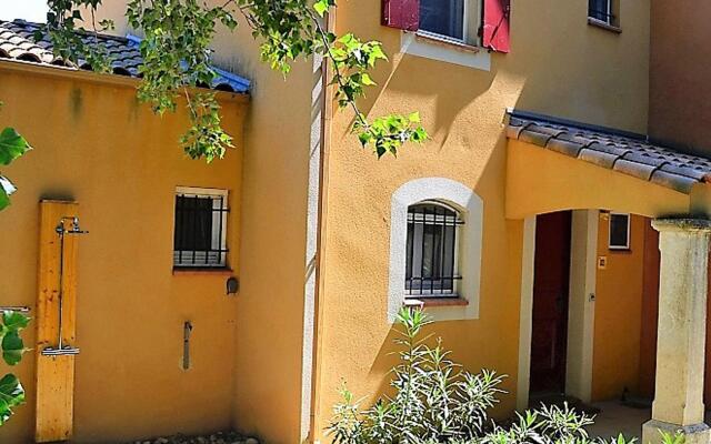 Cosy Holiday Home in Arles with Pool