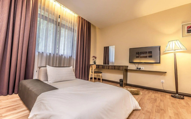 Little Gaya Hotel