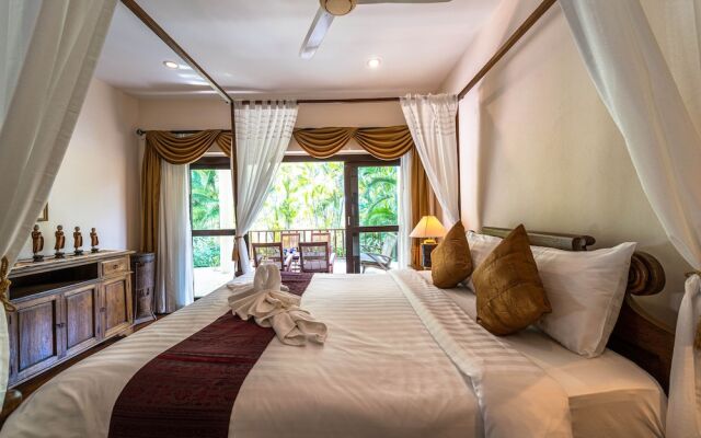 Cozy 3 BR Pool Villa close to Town CV3L