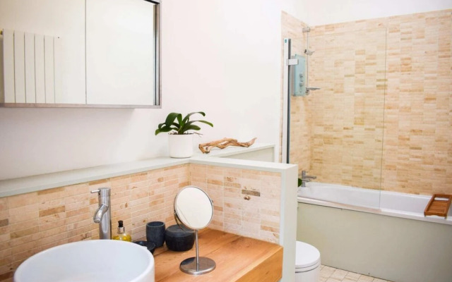 Stylish 4 Bedroom Stockbridge Home