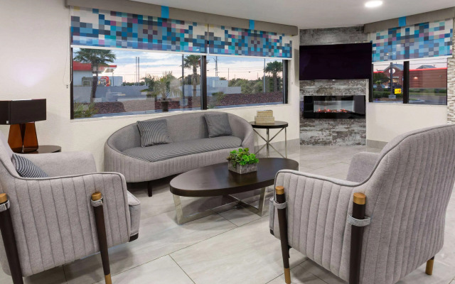 Super 8 by Wyndham Prattville Montgomery