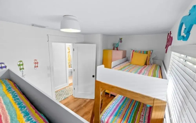 11431 Dickey Lane-kaztiva 3 Bedroom Home by RedAwning