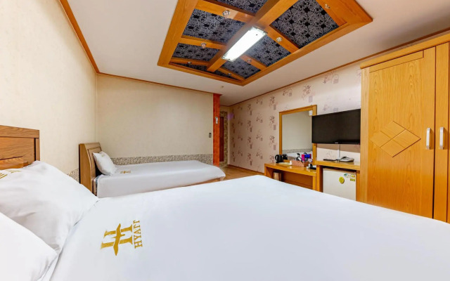 Namwon Hyatt