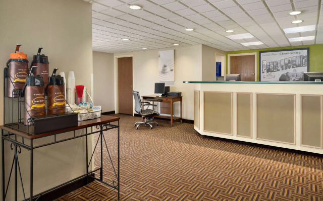 Super 8 by Wyndham Chambersburg I-81