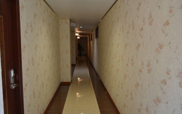 Hotel 198