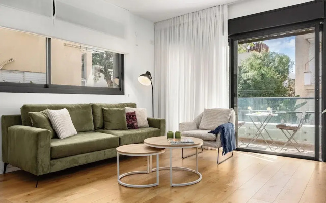 Sunny Chic in TLV Center by Sea N' Rent