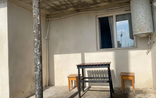 86 E. Takaishvili Guest House