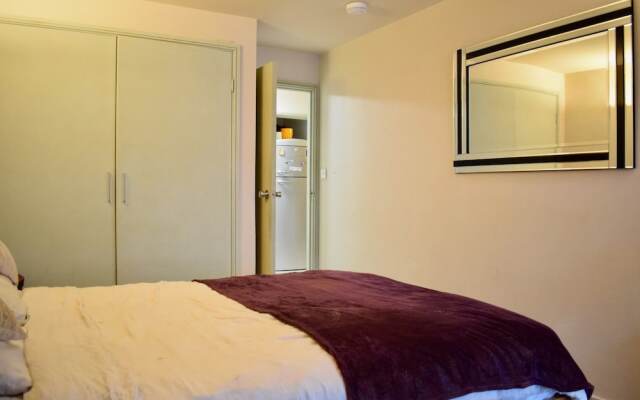 Vibrant 3 Bedroom Flat With Balcony Near Shoreditch